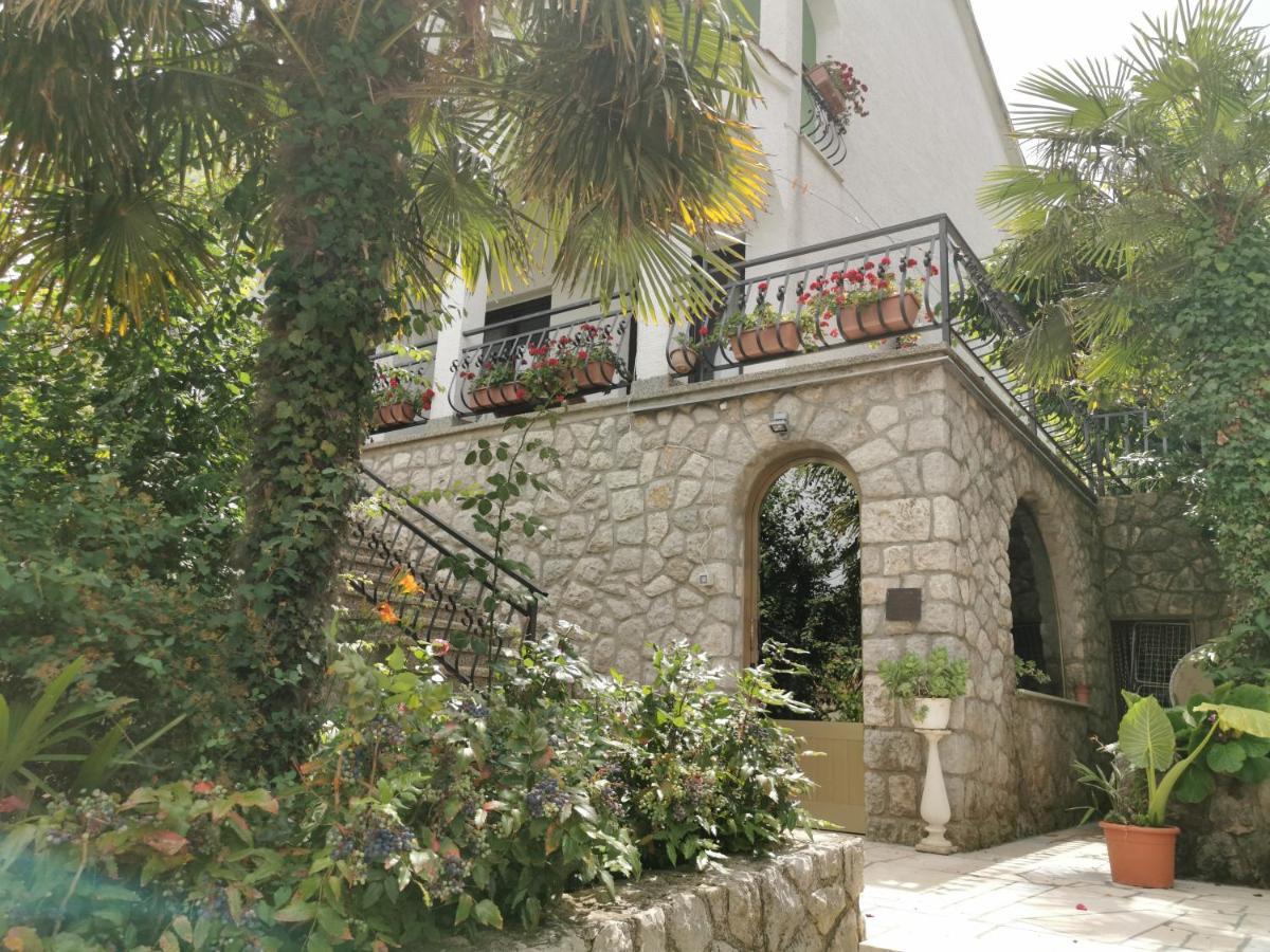 Apartment Dasek Ii, Njivice Luaran gambar