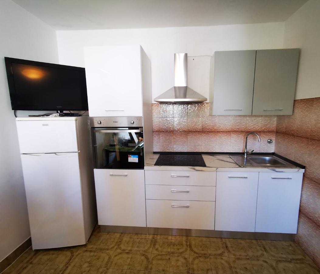 Apartment Dasek Ii, Njivice Luaran gambar